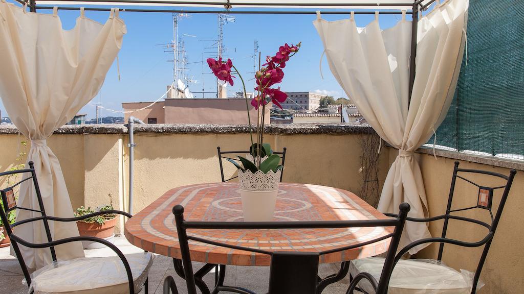 Rental In Rome Vatican View Terrace 객실 사진
